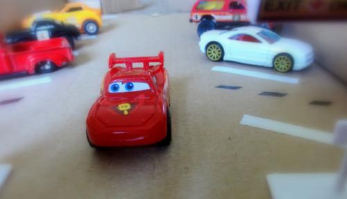 Гараж для машинок из картона своими руками. Гараж из картона для машинок