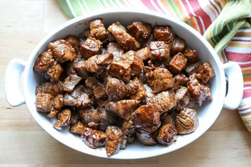 Как сделать мясо в духовке сочным и мягким. Мясо запеченное в духовке в фольге целым куском 06 Как сделать мясо в духовке сочным и мягким. Мясо запеченное в духовке в фольге целым куском 06