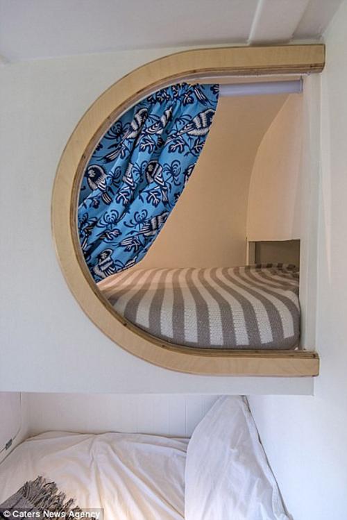 Дом на колесах из минивена. Инженер-любитель приобрел подержанный микроавтобус и превратил его в уютный мини-дом