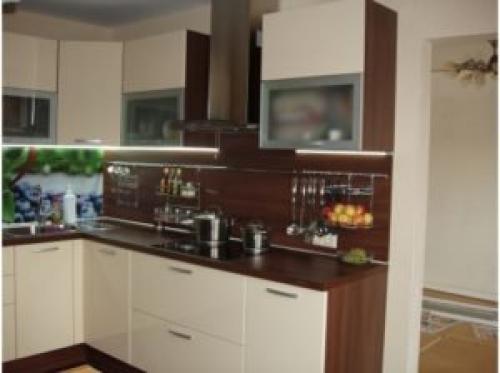 Цвет ваниль глянец. Ванильный дизайн кухни