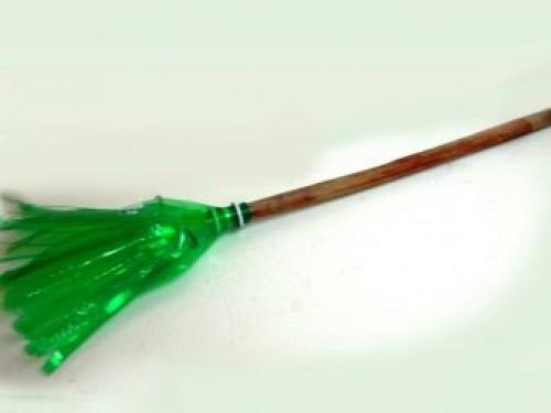 Метелка из пластиковых бутылок своими руками. Технология создания 13