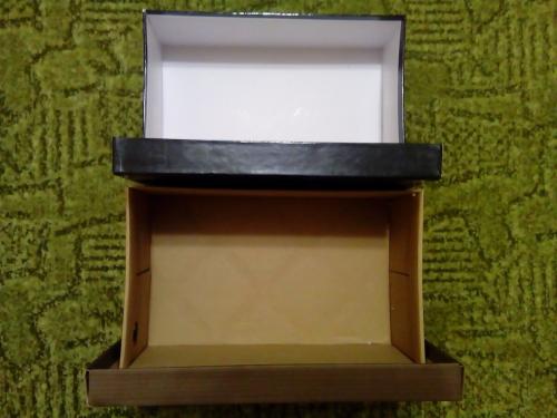 Где хранить обувь в коробках. Организуем хранение обуви: стеллажи из обувных коробок своими руками