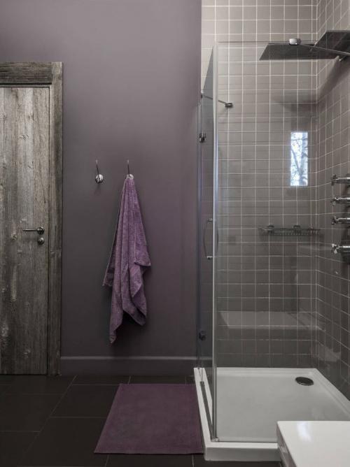 Маленькая ванная комната в частном доме. Маленькая ванная комната с душевой