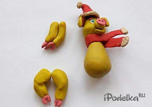 Поделки на новый год 2019 своими руками. Новогодняя желтая свинка из пластилина