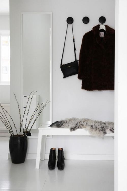 Где хранить обувь в маленькой квартире. 5 крутых идей, как хранить в прихожей больше обуви 07