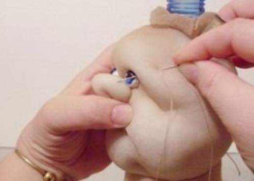 Как сделать куклу из бутылки пластиковой. Изготовление куклы из пластиковых бутылок 10 Как сделать куклу из бутылки пластиковой. Изготовление куклы из пластиковых бутылок 10