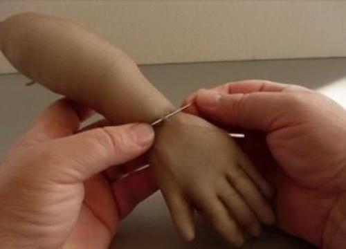 Как сделать куклу из бутылки пластиковой. Изготовление куклы из пластиковых бутылок 15 Как сделать куклу из бутылки пластиковой. Изготовление куклы из пластиковых бутылок 15