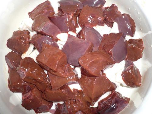 Говяжья печень с луком. Как приготовить печень говяжью на сковороде, чтобы она была мягкой и вкусной?