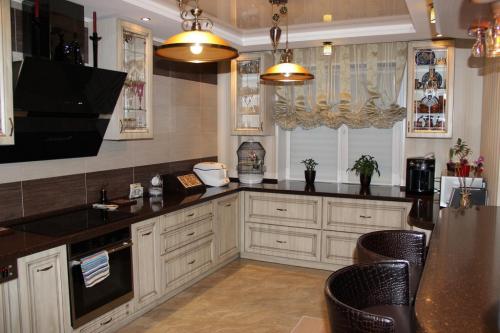 Салатовые шторы на кухню. Какие шторы можно выбрать для кухни