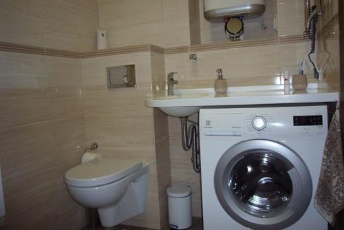 Дизайн совмещенного санузла в хрущевке. Стиральная машина в дизайне маленькой ванной