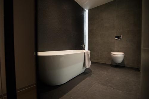 Квартира с эко — камином и двумя спальнями, г. Киев 16