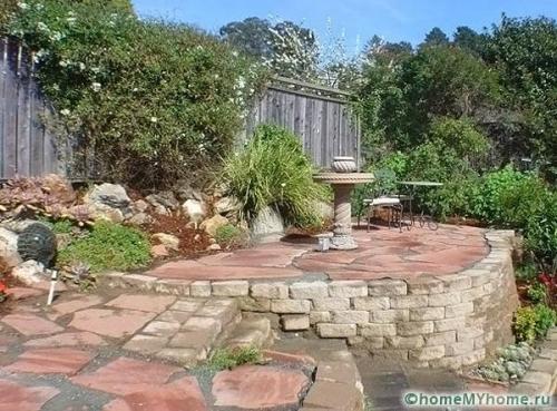 Дизайн двора частного дома 10 соток. Стилевое направление и оригинальные идеи