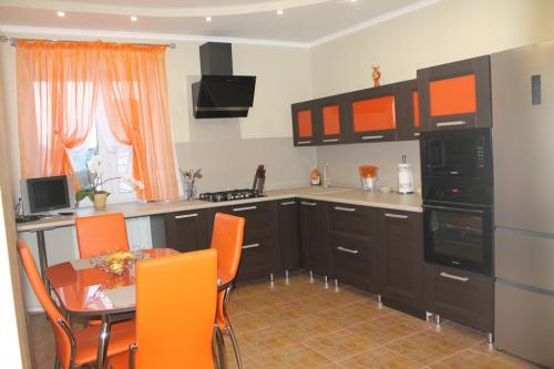 Салатовые шторы на кухню. Какие шторы можно выбрать для кухни