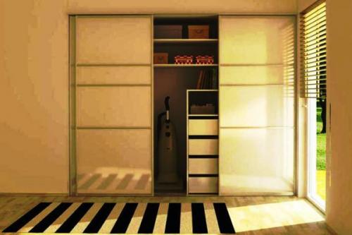 Шкаф-купе в нише коридора. Особенности встроенного шкафа