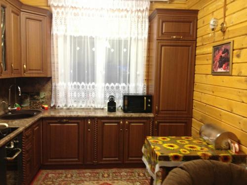 Салатовые шторы на кухню. Какие шторы можно выбрать для кухни