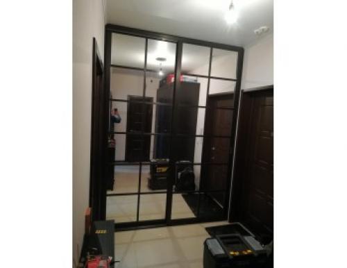 Шкаф встроенный в нишу на заказ. 