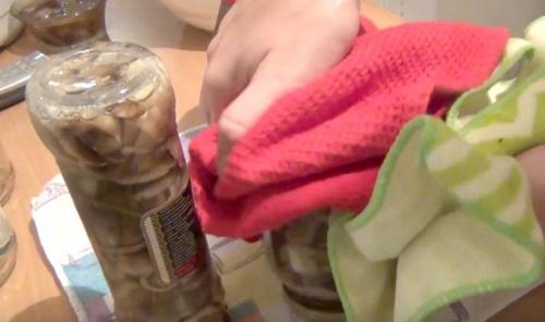 Маринованные грибы с луком на зиму. Как мариновать опята с луком и чесноком на зиму