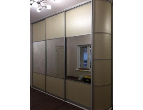 Шкаф встроенный в нишу на заказ. 