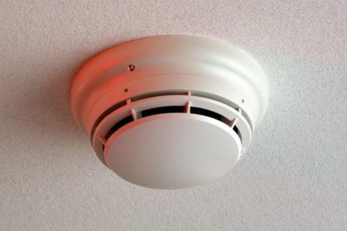 Что нужно иметь дома от пожара. Пожарный извещатель