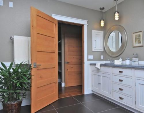 Как выбрать межкомнатные двери в ванную. По типу покрытия