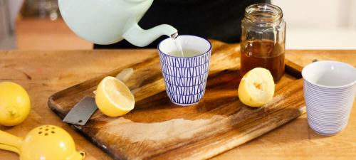 Зачем пить воду по утрам. Полезная привычка: стакан воды натощак с утра