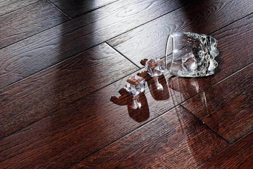 Ламинат на кухне. Ламинат на кухню: особенности выбора напольного покрытия