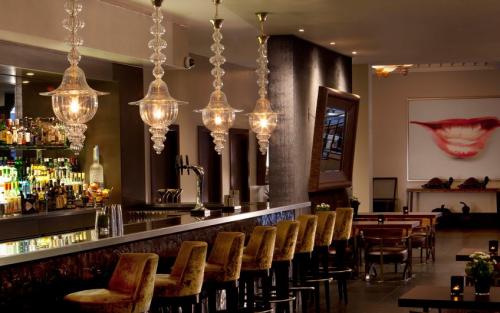 Как сделать барную стойку в кафе или ресторане?