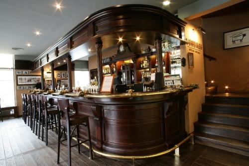 Как сделать барную стойку в кафе или ресторане?