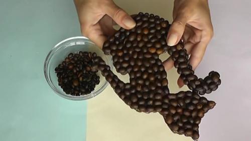 Кошки из бутылок и шпагата. Декоративная поделка (кошка) из кофейных зёрен