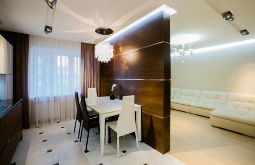 Интерьер гостиной совмещенной с кухней в частном доме. Как обустроить гостиную, совмещенную с кухней?