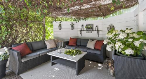 Фасады одноэтажных домов с террасой. В чем преимущества и есть ли недостатки?