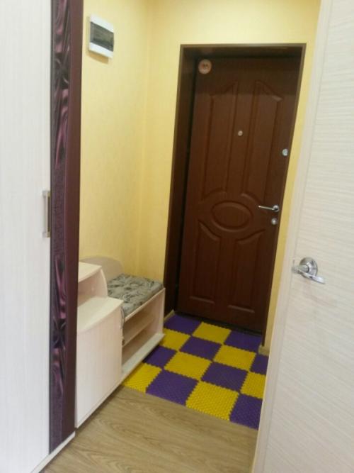 Шкаф кладовка в коридоре. Гардеробная в подсобном помещении 17