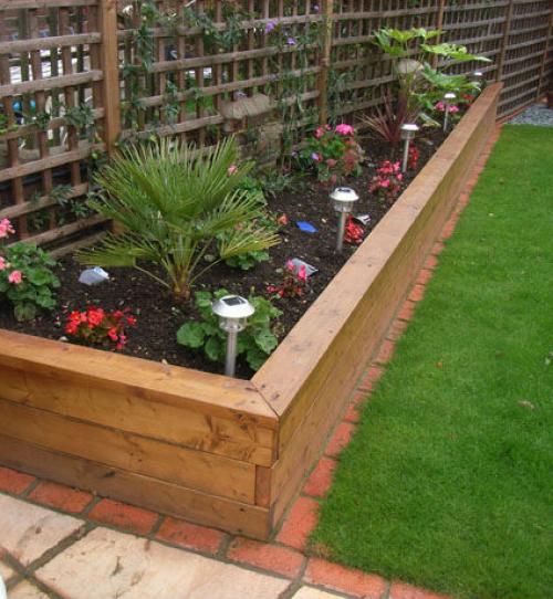 Забор для клумбы из дерева своими руками. Ограждение для клумб и грядок из дерева — красота с природным началом (более 70 фото)