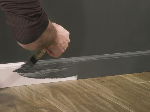 Плинтус в цвет стен. Как должны сочетаться плинтус и пол в интерьере [7 советов от дизайнера]