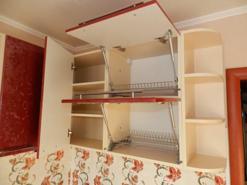 Как использовать глубокие полки в шкафу. Самая неудобная мебель для хранения