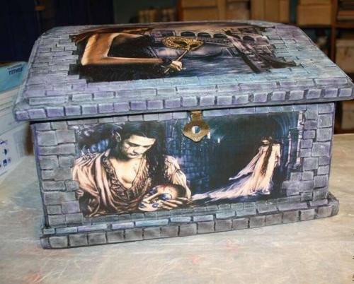 Как отреставрировать своими руками сундук. Реставрация сундука в стиле винтаж 10