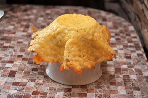 Как сделать сырную тарелку. Сырная тарелка для салата. Как сделать сырную корзинку