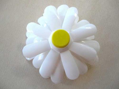 Как сделать цветы из пластиковых бутылок. Цветы из бутылок: основные преимущества 11