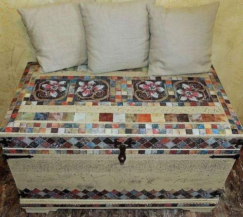 Как отреставрировать своими руками сундук. Реставрация сундука в стиле винтаж 09