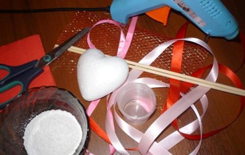 Топиарий в подарок на день рождения женщине. Сердце из подручных материалов в домашних условиях ко Дню влюбленных (14 февраля)