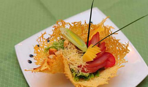 Как сделать сырную тарелку. Сырная тарелка для салата. Как сделать сырную корзинку