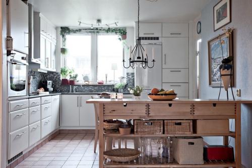 Комната студия с кухней. Какой гарнитур выбрать для квартиры студии