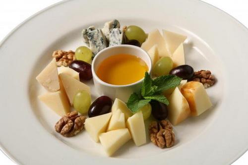 Сырная тарелка ресторан. Cырная тарелка