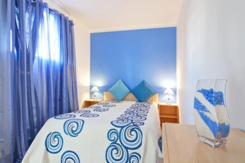 Узкая спальня, как поставить кровать. Планировка узкой спальни: как поставить кровать