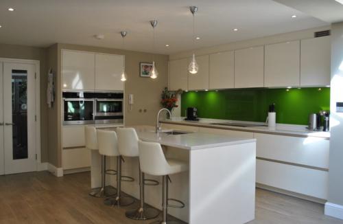 Комната студия с кухней. Какой гарнитур выбрать для квартиры студии