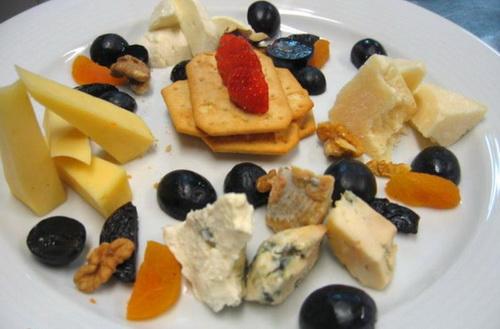 Сырная тарелка ресторан. Cырная тарелка
