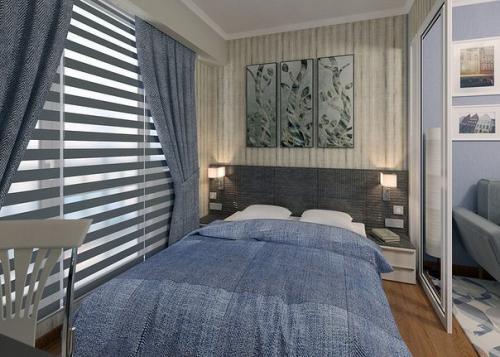 Маленькая квартирка — студия в сером цвете с выделенной спальной зоной 04