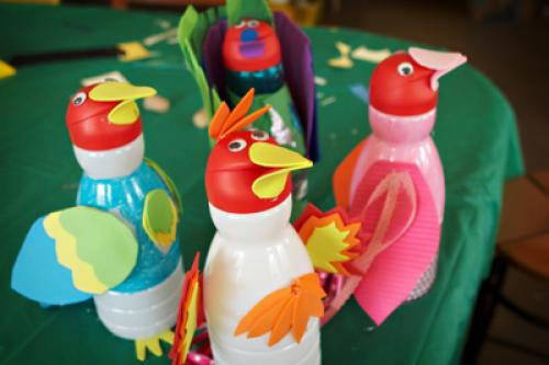 Как из пластиковой бутылки сделать вертушку. Видео: как сделать вертушку из пластиковой бутылки своими руками (сложный флюгер-украшение)