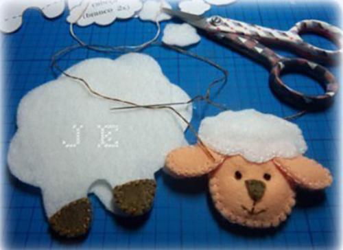 Оригинальные поделки ко Дню матери. Красивый подарок (поделка) ко Дню матери из ткани и фетра + выкройки