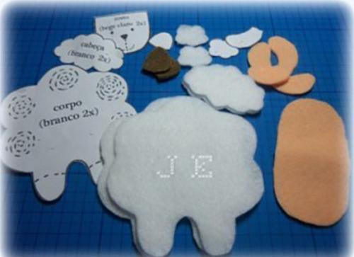 Оригинальные поделки ко Дню матери. Красивый подарок (поделка) ко Дню матери из ткани и фетра + выкройки